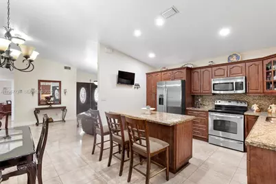 9326 NW 121st St #115, Hialeah Gardens, FL 33018 - Photo 16