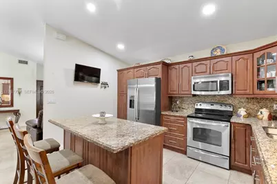 9326 NW 121st St #115, Hialeah Gardens, FL 33018 - Photo 12