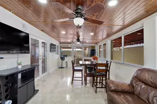 9326 NW 121st St, Hialeah Gardens, FL 33018 - Photo 30
