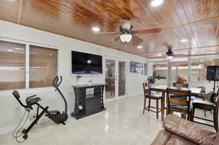 9326 NW 121st St, Hialeah Gardens, FL 33018 - Photo 32