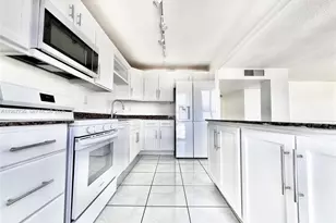 600 NE 36th St, Miami, FL 33137 - Photo 4