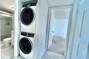 600 NE 36th St, Miami, FL 33137 - Photo 14