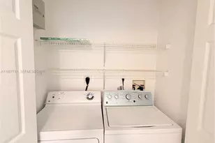 11165 SW 6th St, Pembroke Pines, FL 33025 - Photo 4