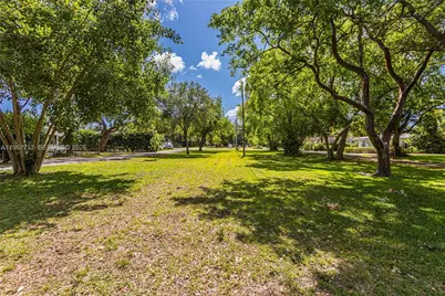 665 NE 120th St, Biscayne Park, FL 33161 - Photo 44
