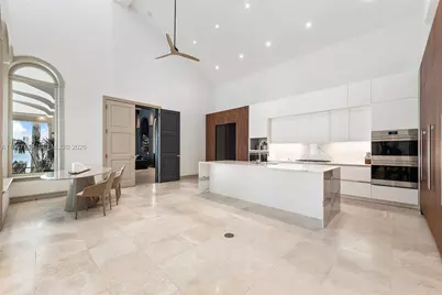 432 S Hibiscus Dr, Miami Beach, FL 33139 - Photo 12