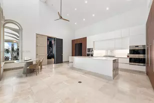 432 S Hibiscus Dr, Miami Beach, FL 33139 - Photo 12