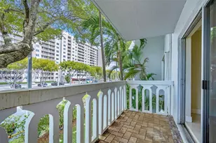 100 Edgewater Dr, Coral Gables, FL 33133 - Photo 22