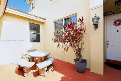 1561 SW 187th Ave, Pembroke Pines, FL 33029 - Photo 2