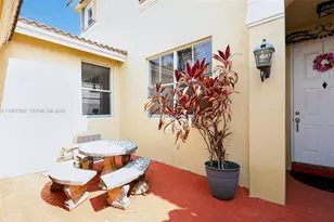 1561 SW 187th Ave, Pembroke Pines, FL 33029 - Photo 2