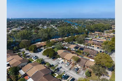 10341 Orange Ct, Pembroke Pines, FL 33026 - Photo 22