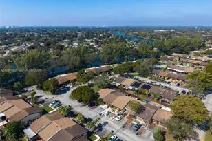 10341 Orange Ct, Pembroke Pines, FL 33026 - Photo 22