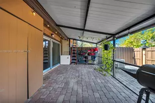 10341 Orange Ct, Pembroke Pines, FL 33026 - Photo 18