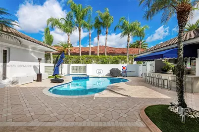 622 E Enclave Cir E, Pembroke Pines, FL 33027 - Photo 6