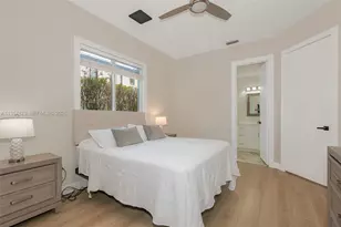 622 E Enclave Cir E, Pembroke Pines, FL 33027 - Photo 56