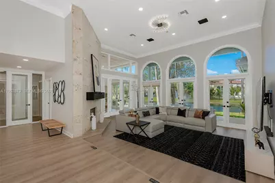 622 E Enclave Cir E, Pembroke Pines, FL 33027 - Photo 16