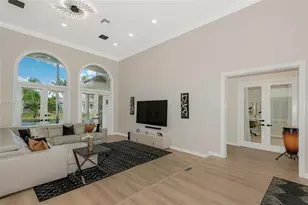622 E Enclave Cir E, Pembroke Pines, FL 33027 - Photo 18