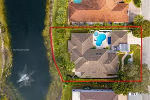 622 E Enclave Cir E, Pembroke Pines, FL 33027 - Photo 1