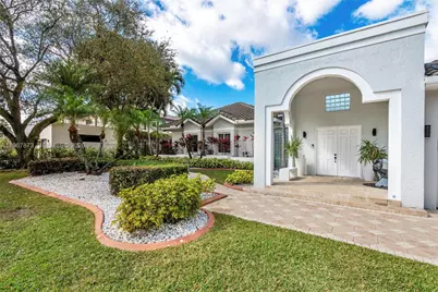622 E Enclave Cir E, Pembroke Pines, FL 33027 - Photo 4