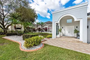 622 E Enclave Cir E, Pembroke Pines, FL 33027 - Photo 4