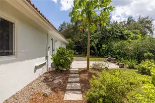 801 NE 118th St, Biscayne Park, FL 33161 - Photo 24