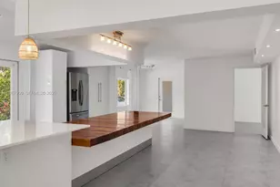 801 NE 118th St, Biscayne Park, FL 33161 - Photo 28