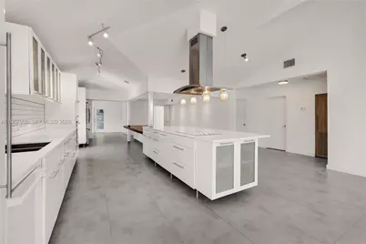 801 NE 118th St, Biscayne Park, FL 33161 - Photo 22