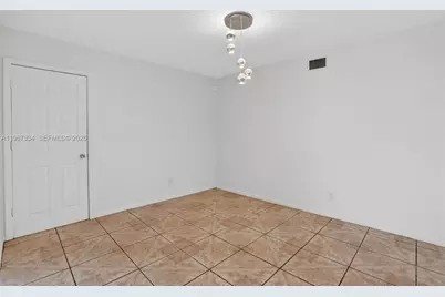 347 Ives Dairy Rd #E347-04, Miami, FL 33179 - Photo 8