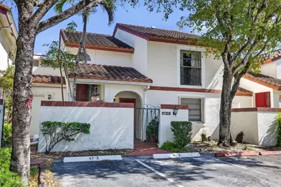 347 Ives Dairy Rd #E347-04, Miami, FL 33179 - Photo 2