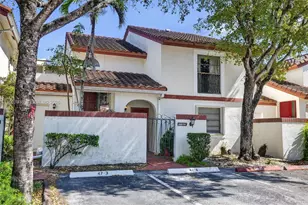 347 Ives Dairy Rd, Miami, FL 33179 - Photo 2