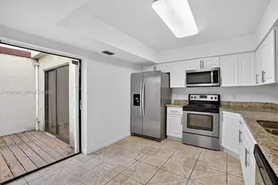 347 Ives Dairy Rd #E347-04, Miami, FL 33179 - Photo 10