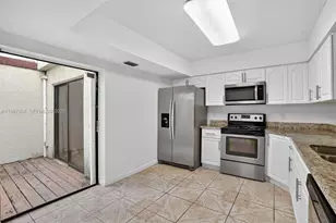 347 Ives Dairy Rd, Miami, FL 33179 - Photo 10