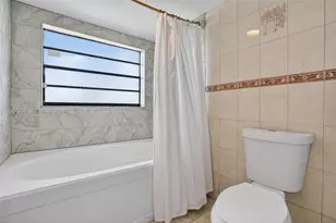 347 Ives Dairy Rd, Miami, FL 33179 - Photo 18