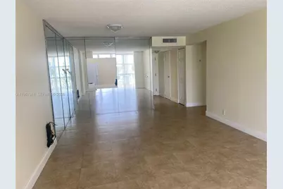 1000 Parkview Dr #427, Hallandale Beach, FL 33009 - Photo 10