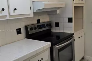 11855 NE 19th Dr, North Miami, FL 33181 - Photo 4