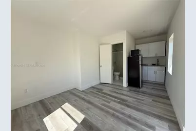 2801 SW 26th St #R-Left, Miami, FL 33133 - Photo 4