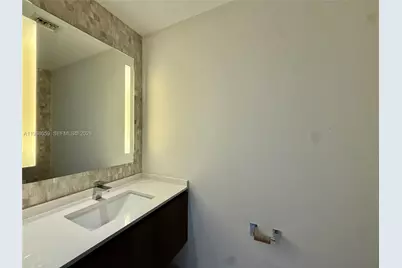 88 SW 7th St #1808, Miami, FL 33130 - Photo 2