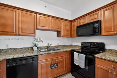 322 Madeira Ave #304, Coral Gables, FL 33134 - Photo 4