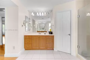 5253 NW 94th Doral Pl, Doral, FL 33178 - Photo 12