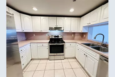 2555 Collins Ave #1609, Miami Beach, FL 33140 - Photo 6