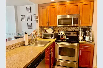 600 NE 36th St #820, Miami, FL 33137 - Photo 4