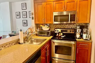 600 NE 36th St, Miami, FL 33137 - Photo 4