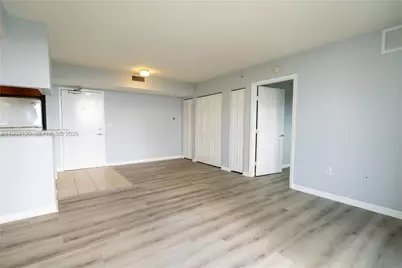 816 NW 11th St #1006, Miami, FL 33136 - Photo 6