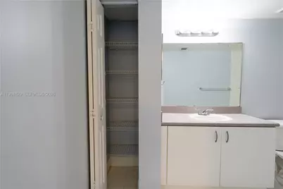 816 NW 11th St #1006, Miami, FL 33136 - Photo 18