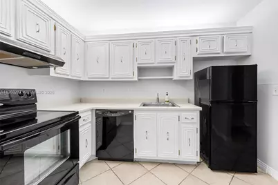 2861 Somerset Dr #104, Lauderdale Lakes, FL 33311 - Photo 4