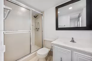 2861 Somerset Dr, Lauderdale Lakes, FL 33311 - Photo 8