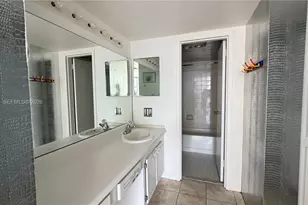 20100 W Country Club Dr, Aventura, FL 33180 - Photo 4