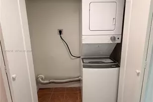 8353 Lake Dr, Doral, FL 33166 - Photo 10