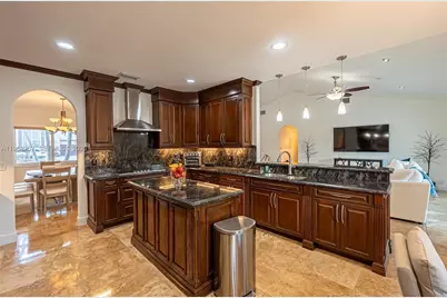 8235 NW 157th Ter, Miami Lakes, FL 33016 - Photo 8