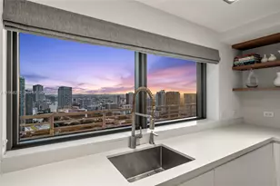 601 NE 36th St, Miami, FL 33137 - Photo 14