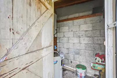 2111 York St, Opa Locka, FL 33054 - Photo 36